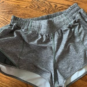 Lululemon Hotty Hot shorts 2.5